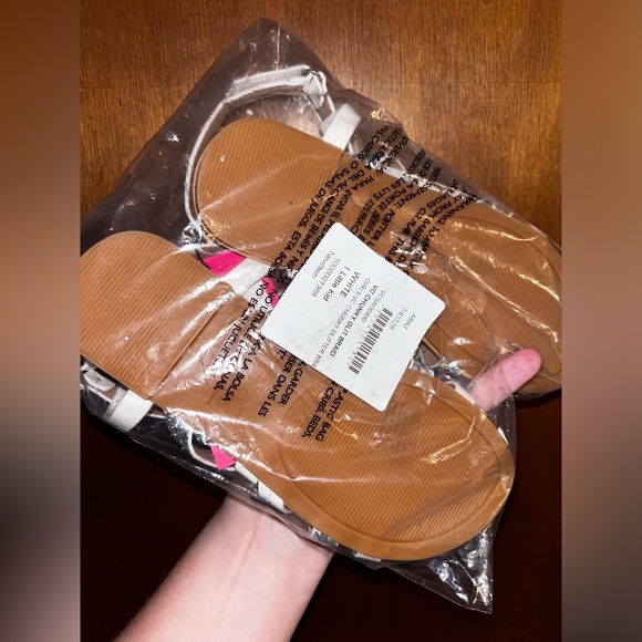 Vince Camuto Girls Strappy Sandals NWT - Picture 3 of 4